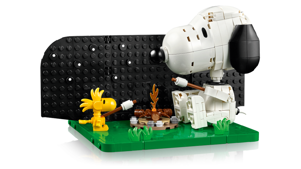 21368 | LEGO® Ideas Peanuts: Snoopy's Doghouse