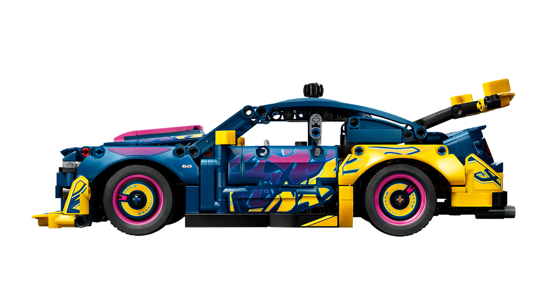42236 | LEGO® Technic Custom Garage Ford Mustang GT Car