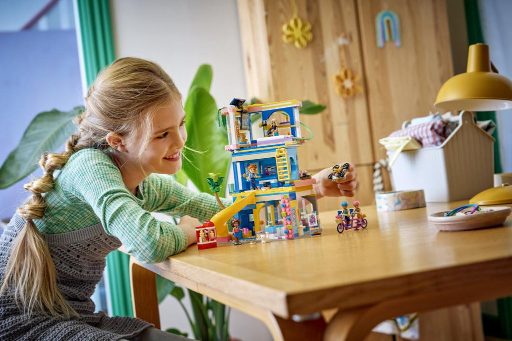 42689 | LEGO® Friends Heartlake City Friends Club House