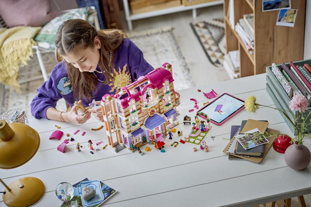 42704 | LEGO® Friends Heartlake City Grand Hotel