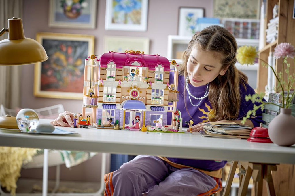 42704 | LEGO® Friends Heartlake City Grand Hotel