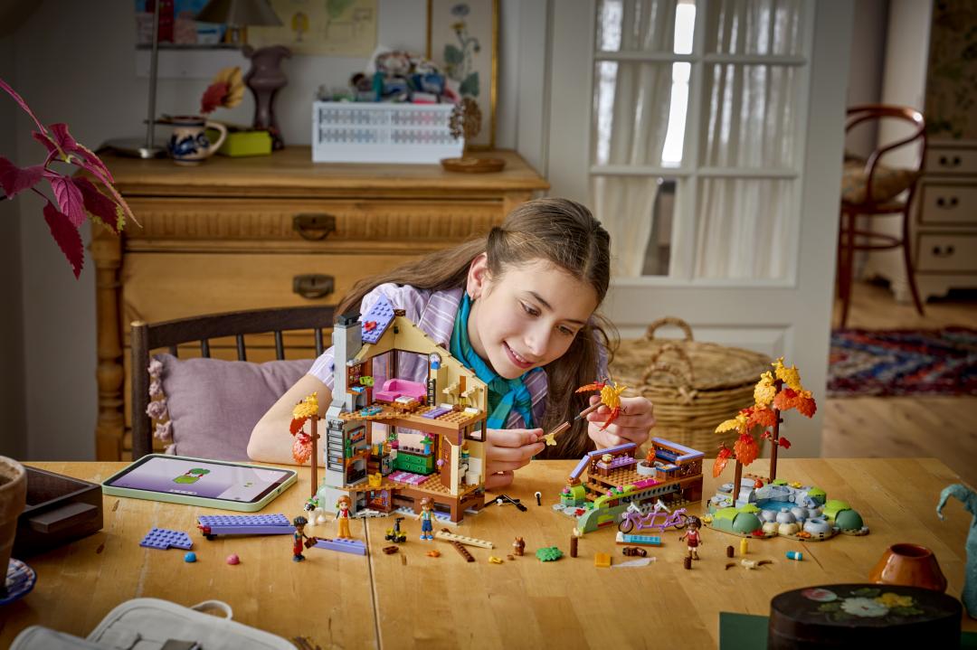 42705 | LEGO® Friends Cozy Fall Forest Cabin