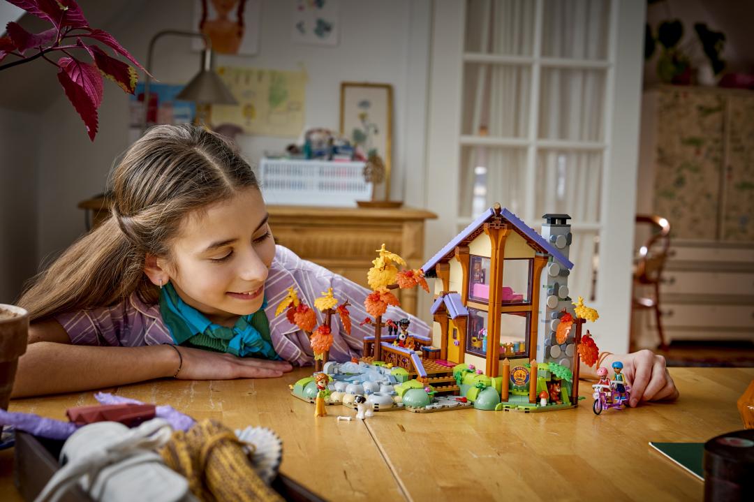 42705 | LEGO® Friends Cozy Fall Forest Cabin