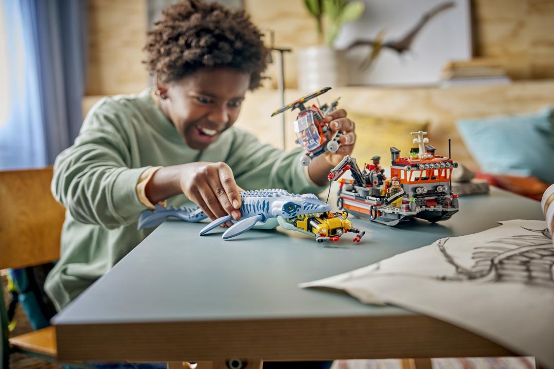 77983 | LEGO® Jurassic World™ Mosasaurus Dinosaur Boat Attack
