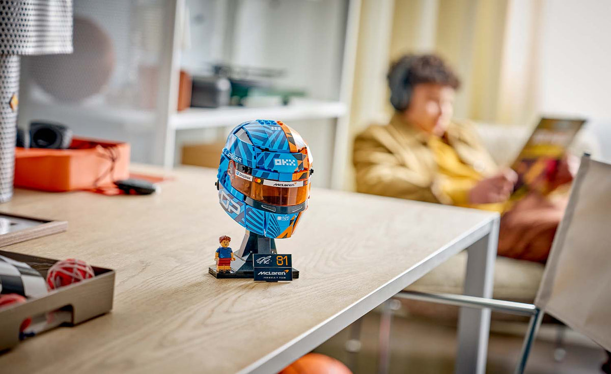 43017 | LEGO® Editions McLaren Mastercard F1® Team Oscar Piastri Helmet