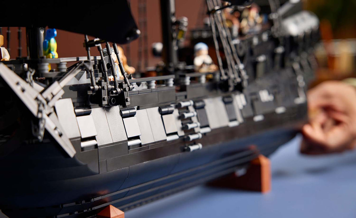 10365 | LEGO® ICONS™ Captain Jack Sparrow's Pirate Ship