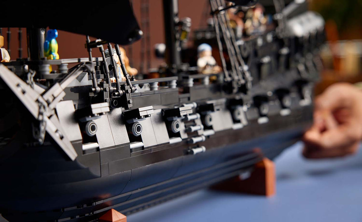 10365 | LEGO® ICONS™ Captain Jack Sparrow's Pirate Ship