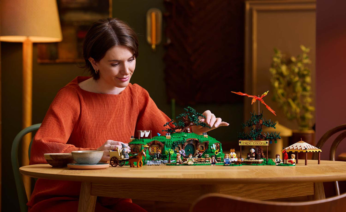 10354 | LEGO® ICONS™ The Lord of the Rings: The Shire™