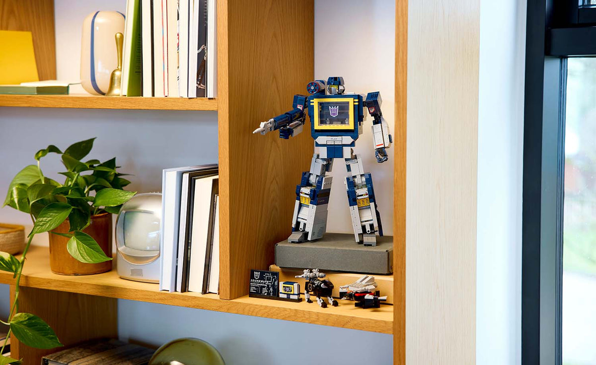 10358 | LEGO® ICONS™ Transformers: Soundwave