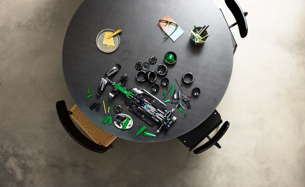 42240 | LEGO® Technic Aston Martin Aramco AMR25 F1® Car