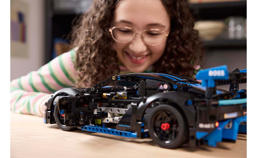 42176 | LEGO® Technic Porsche GT4 e-Performance Race Car